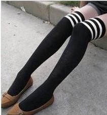 潮流风尚 中筒袜与长筒袜的搭配魅力