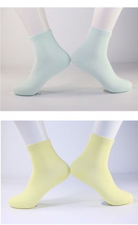 袜间品味 从韩版纯色中筒袜看四季穿搭的实用美学